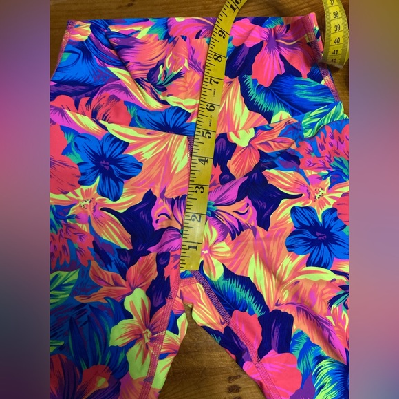 Fused Hawaii leggings/swim pants size medium but fit more like a small - Picture 6 of 7